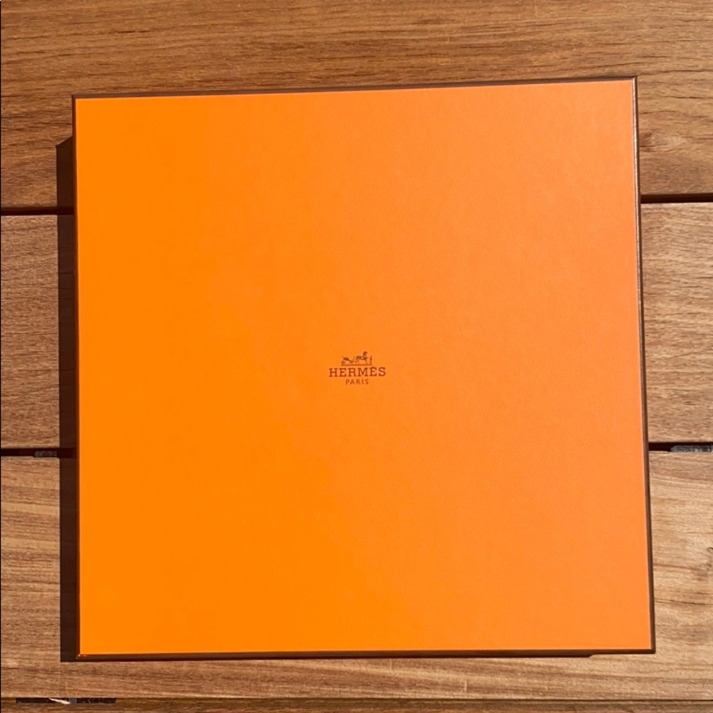Authentic Hermès dinner plate box